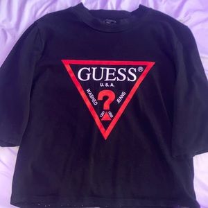 has medium sized sleeves